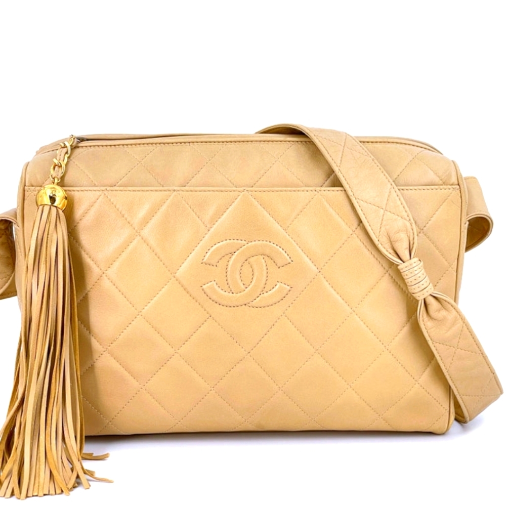 CHANEL 1994 VINTAGELIGHT BEIGE LAMBSKINLARGE CAMERA CASEMESSENGER BAG.